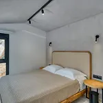 Anima Deluxe מלון דירות נאפפליו